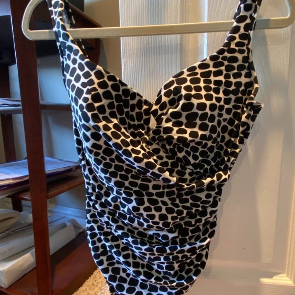 Miraclesuit Escape Black and White One Piece Swimsuit Size 14